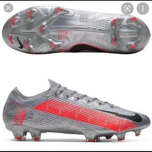 Nike Mercurial Vapor 13 Elite FGs w/ matching bag.